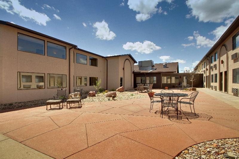 فندق Best Western West Hills Inn