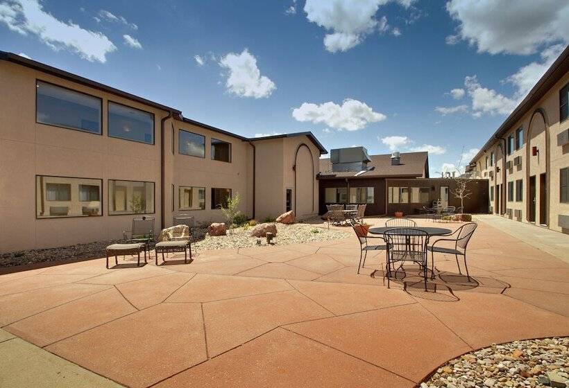 فندق Best Western West Hills Inn