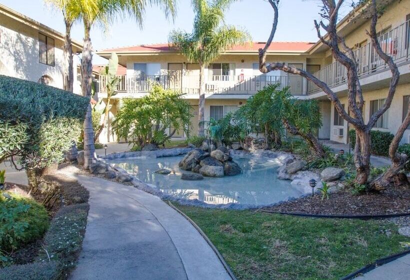 ホテル California Suites