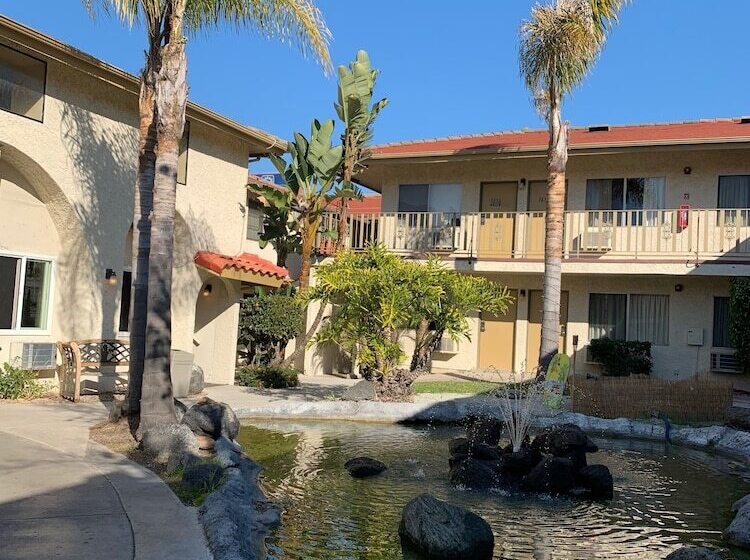 ホテル California Suites