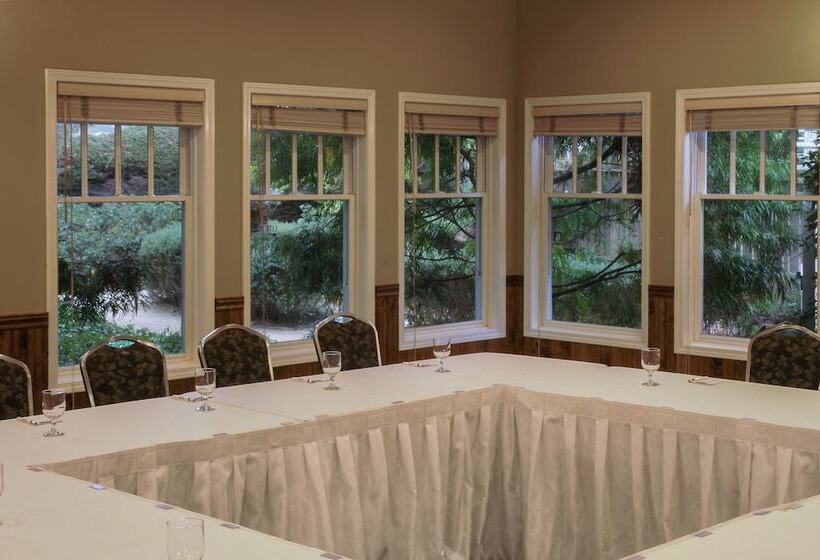 호텔 Cambria Pines Lodge