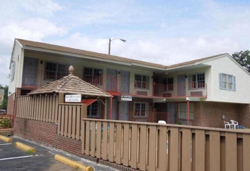 فندق Captain John Smith Inn Williamsburg