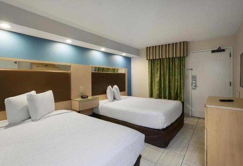 هتل Captain's Quarters Resort