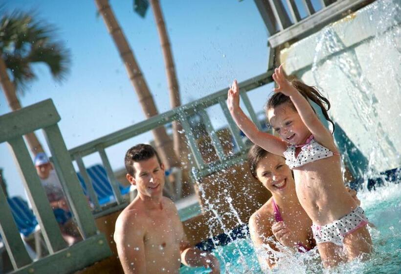 هتل Captain's Quarters Resort