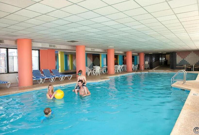 هتل Captain's Quarters Resort