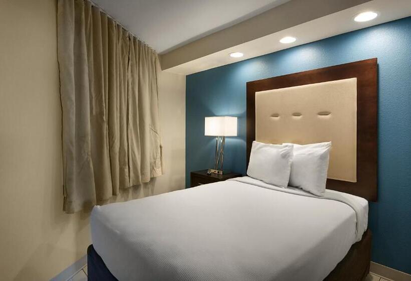 هتل Captain's Quarters Resort