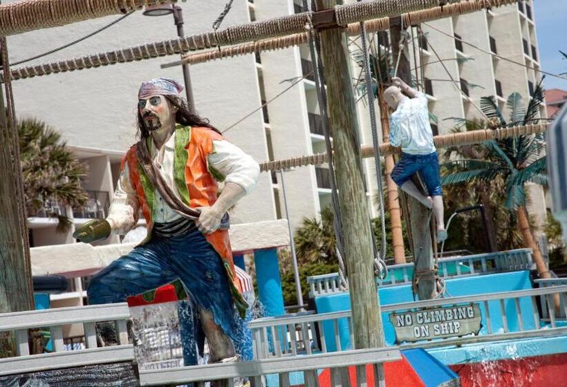 هتل Captain's Quarters Resort