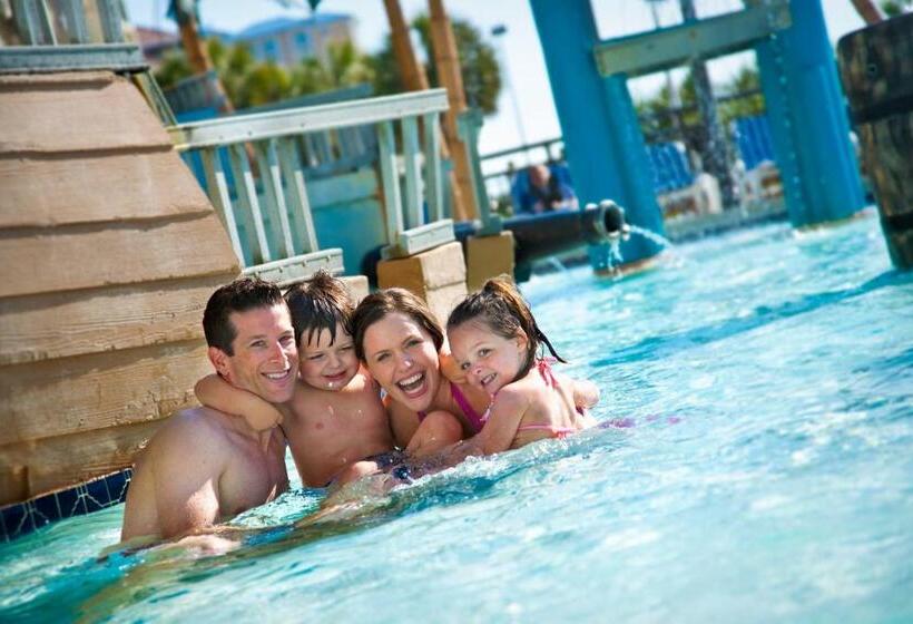 هتل Captain's Quarters Resort