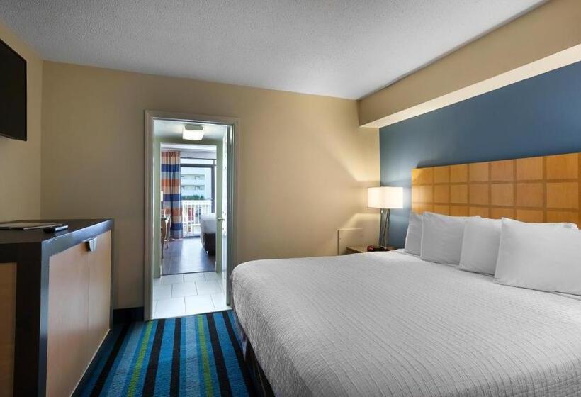 هتل Captain's Quarters Resort