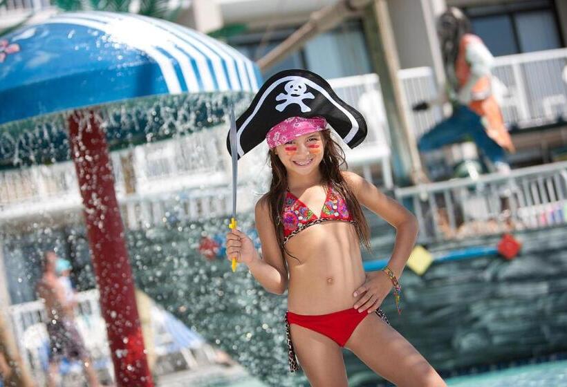 هتل Captain's Quarters Resort