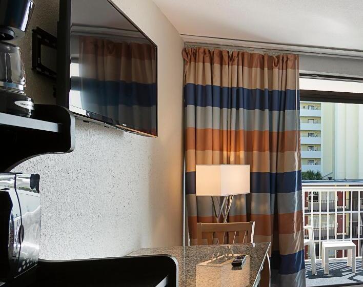 هتل Captain's Quarters Resort