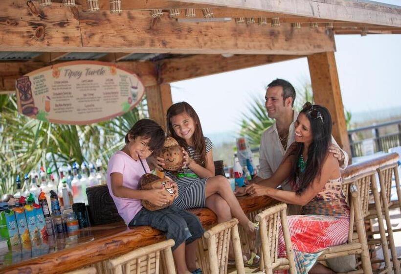 هتل Captain's Quarters Resort