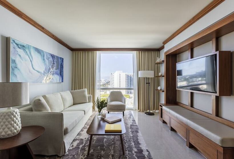 Отель Carillon Miami Wellness Resort