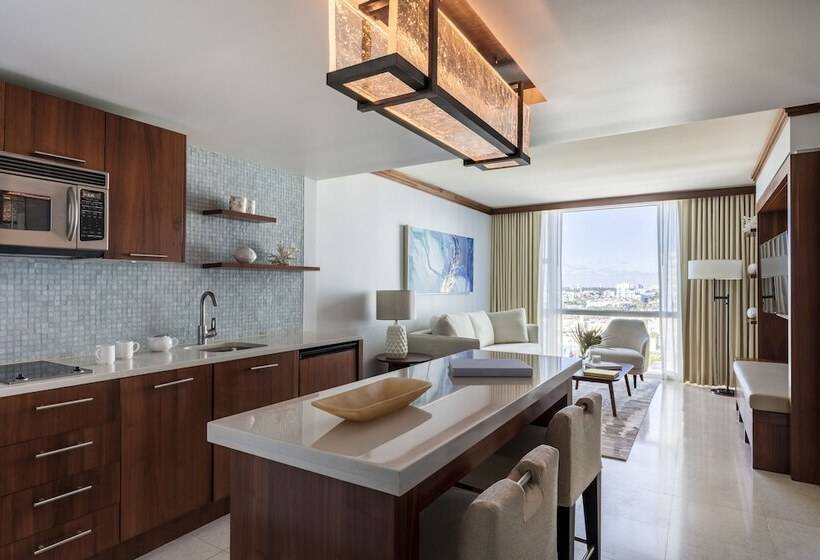 Отель Carillon Miami Wellness Resort