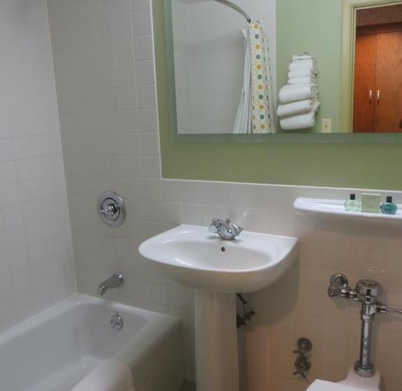 هتل Carleton Of Oak Park