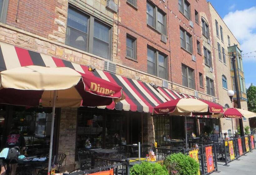 هتل Carleton Of Oak Park