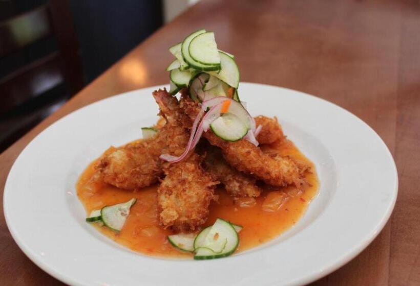 هتل Carleton Of Oak Park