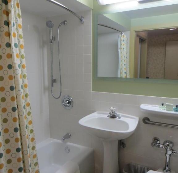 هتل Carleton Of Oak Park