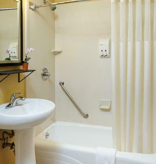 هتل Carlton Inn Midway