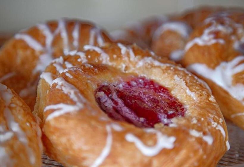 Отель Carmel Bay View Inn