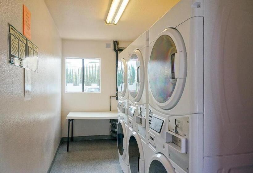 בית מלון כפרי Castle Inn And Suites Anaheim