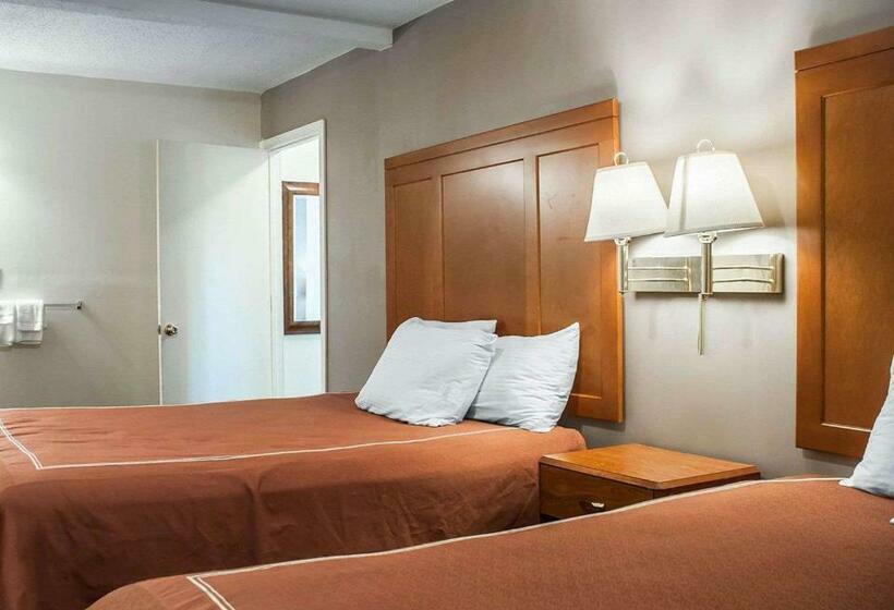 בית מלון כפרי Castle Inn & Suites Niagara Falls