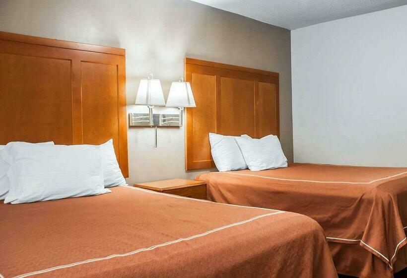 בית מלון כפרי Castle Inn & Suites Niagara Falls