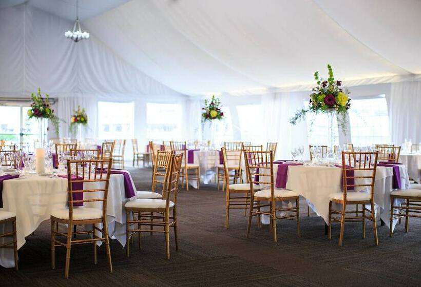 Отель Charleston Marriott Town Center