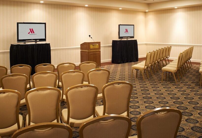 Отель Charleston Marriott Town Center