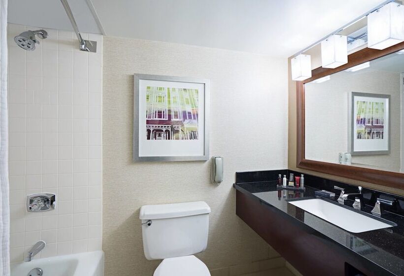 Отель Charleston Marriott Town Center