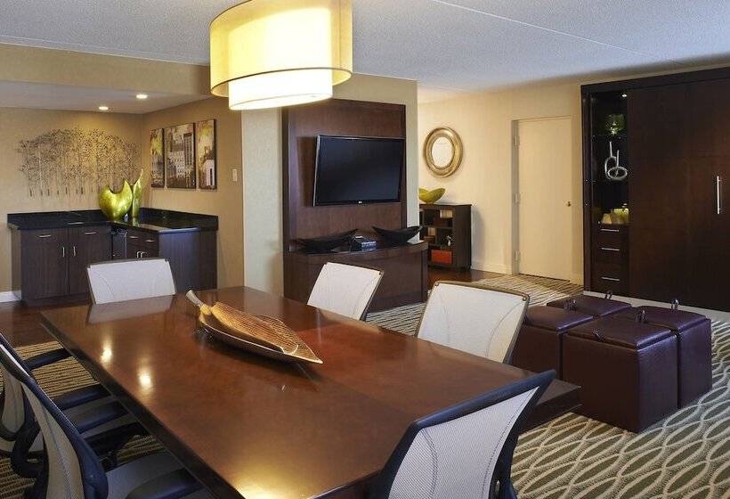 Отель Charleston Marriott Town Center