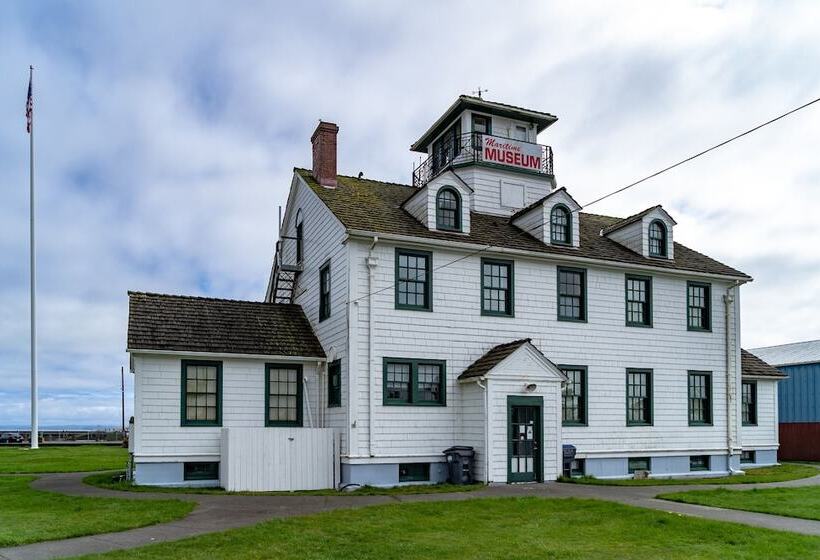 هتل Chateau Westport Resort