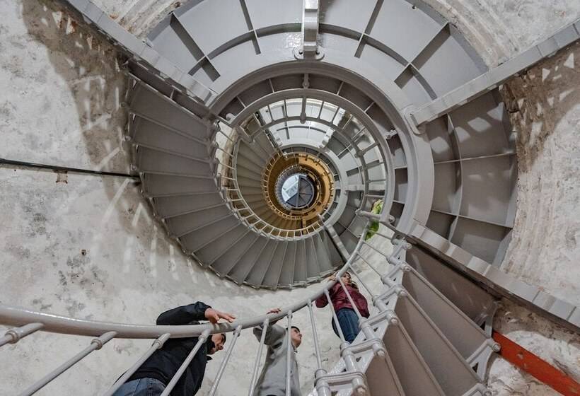 هتل Chateau Westport Resort