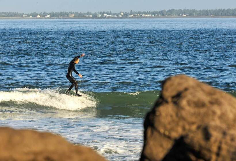 هتل Chateau Westport Resort