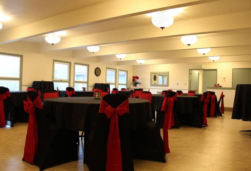 هتل Chateau Westport Resort