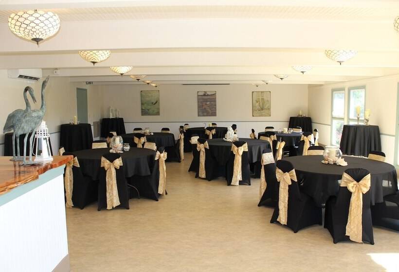 هتل Chateau Westport Resort