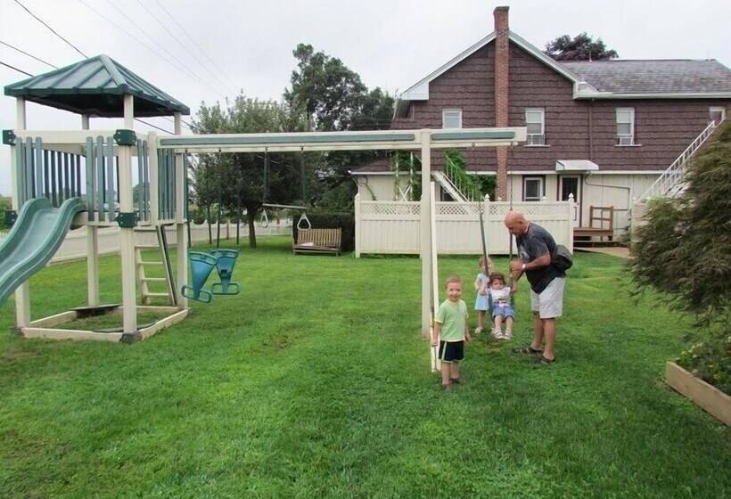 בית מלון כפרי Cherry Lane Motor Inn