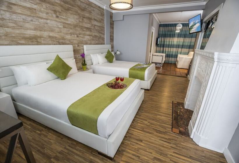 Chesterfield Hotel & Suites