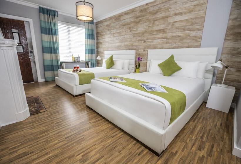 Chesterfield Hotel & Suites