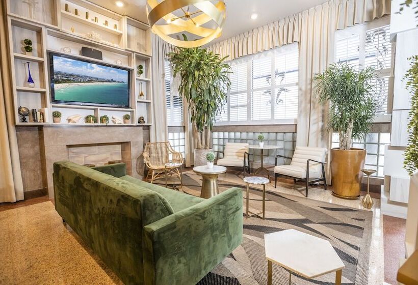 Chesterfield Hotel & Suites