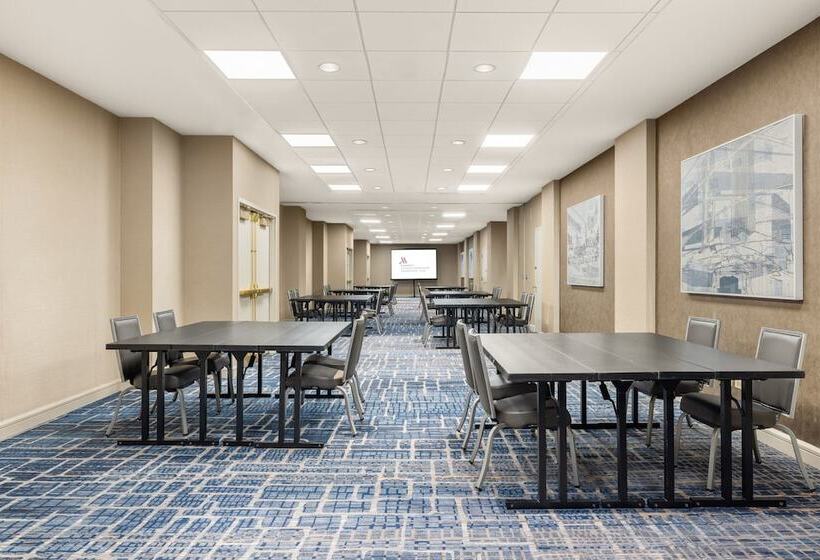 هتل Chicago Marriott Downtown Magnificent Mile