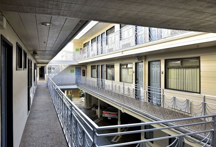 فندق City Center Inn And Suites