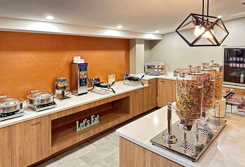 فندق Clarion Inn