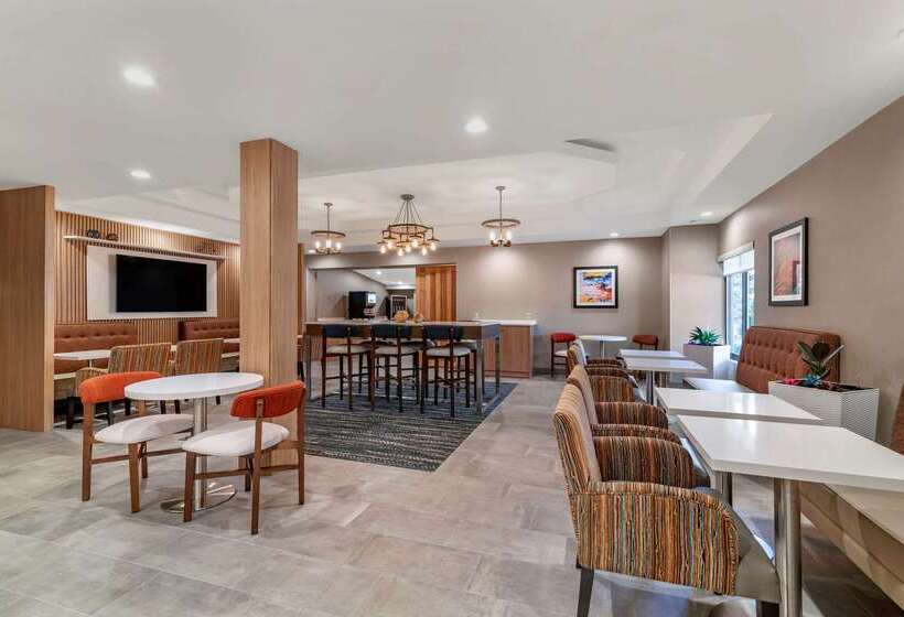 فندق Clarion Inn