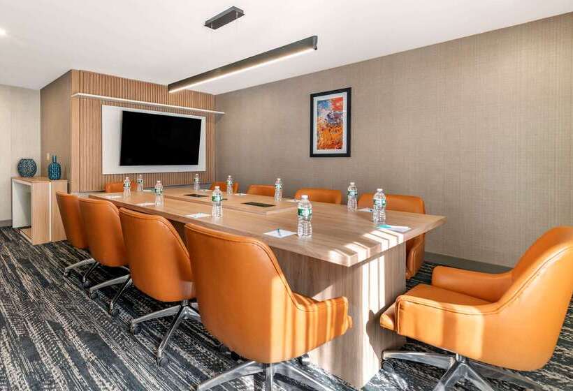 فندق Clarion Inn