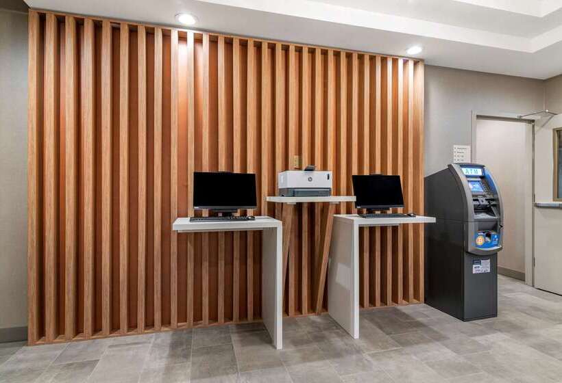 فندق Clarion Inn