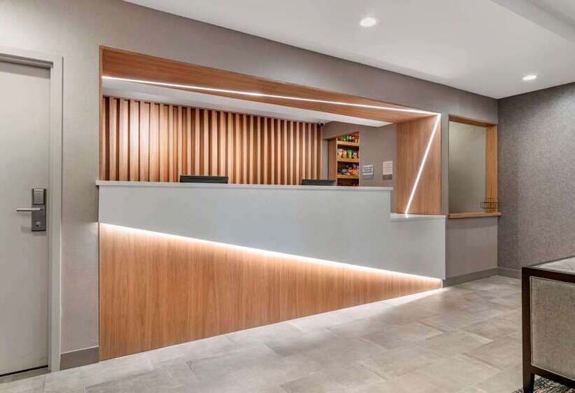 فندق Clarion Inn