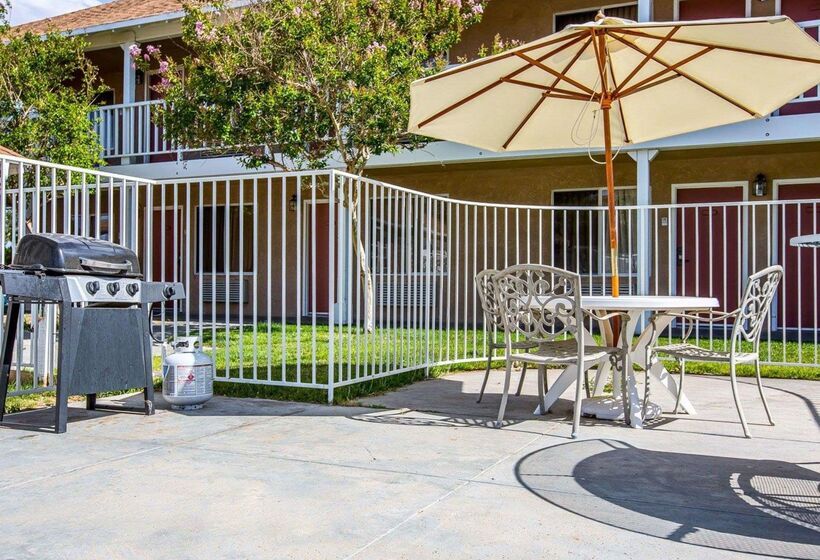 호텔 Clarion Inn Near China Lake Naval Station