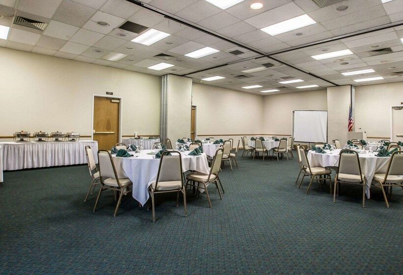 فندق Clarion Inn Near China Lake Naval Station