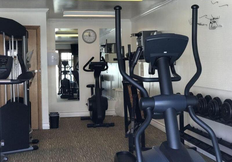 فندق Clarion Inn Near China Lake Naval Station